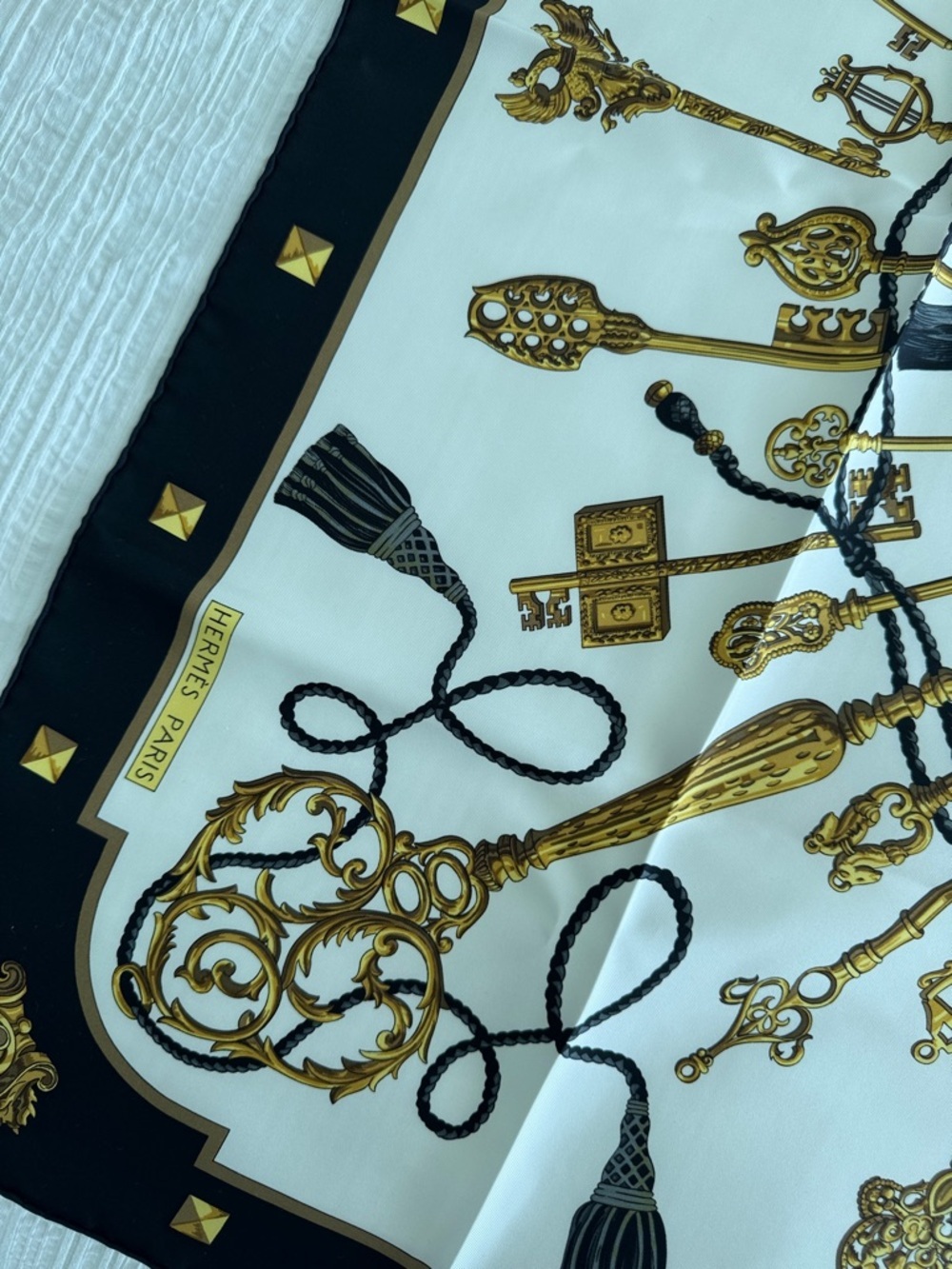Hermes Scarf Carre 90 Black And White And Multi LES CLES Keys Silk - Picture 13 of 14